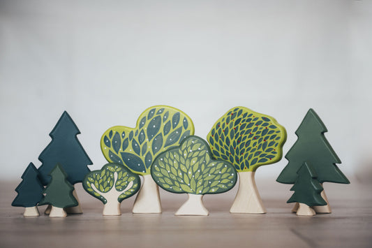 LARGE SET OF MIXED TREE FIGURINES